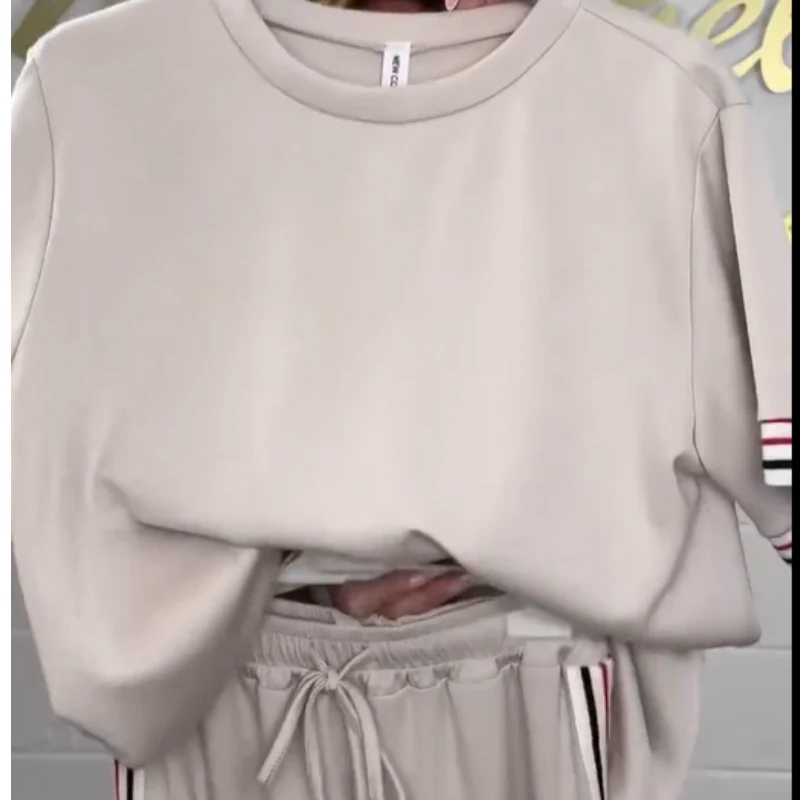 Milla - T-shirt à manches courtes avec rayures latérales et pantalon de jogging pour femme – Image 7